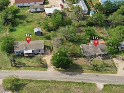 Living area at 612 Lilac Way - 3 bed 2 bath home