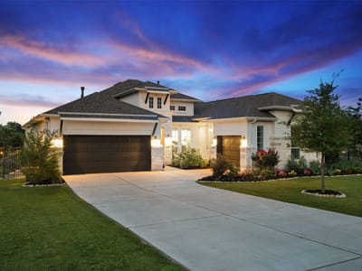 Living area at 621 Kinnikinik Loop - 4 bed 3 bath home