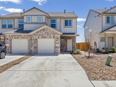 Living area at 621 White Steppe Way - 4 bed 2 bath home