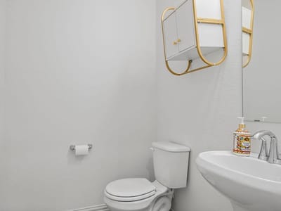 Bathroom at 631 Breeze Hollow LN - 4 bed 2 bath home