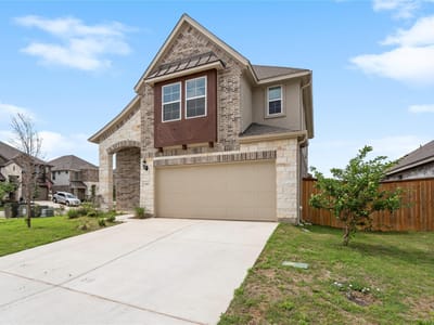 Living area at 660 Pheasant Hill Dr - 4 bed 2 bath home