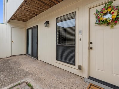 Living area at 6718 Silvermine Dr Unit #704 - 2 bed 1 bath home