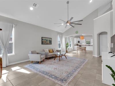Living area at 721 Schefer ST - 4 bed 3 bath home