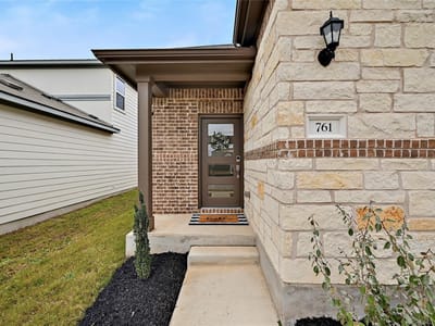Living area at 761 Long Run - 3 bed 2 bath home