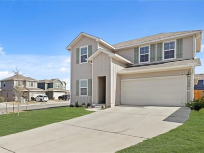 Living area at 790 Arnold Loop - 4 bed 3 bath home