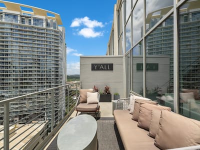 Living area at 800 W 5th St Unit #1209 - 2 bed 2 bath home