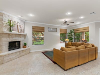 Living area at 809 Boquilla TRL - 3 bed 2 bath home