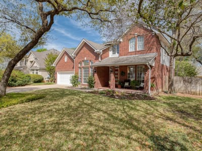 Living area at 8221 Fern Bluff Ave - 4 bed 2 bath home