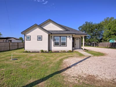 Kitchen at 956 S Highway 304 Hwy - 5 bed 3 bath home