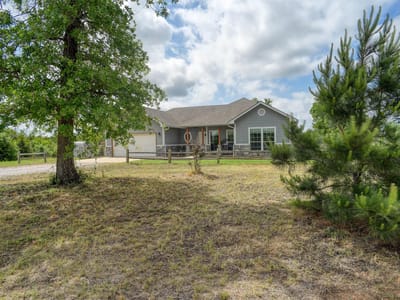 Living area at 959 Highway 21 Hwy E - 3 bed 2 bath home