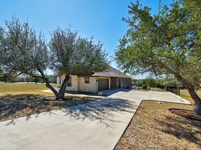 Living area at 960 Blue Ridge Dr - 4 bed 3 bath home