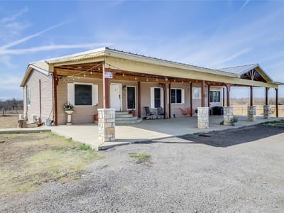 Living area at 16201 Giese Ln - KIMBRO, Manor, TX