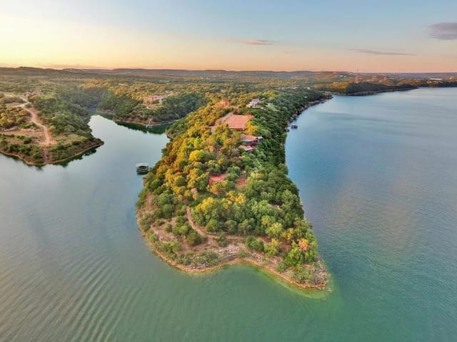 18405 Lakeshore Pt