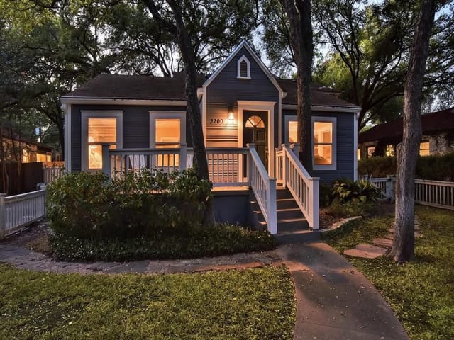 2200 Sharon Ln