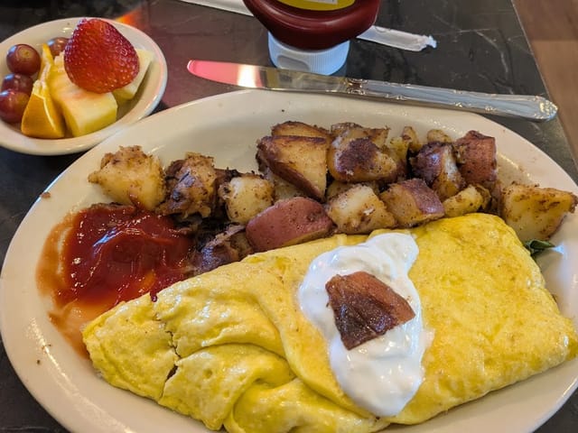 Magnolia Cafe - American diner restaurant in South Congress / Lake Austin Blvd, Austin TX 3