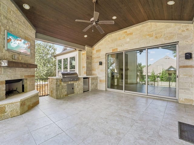 100 Barefoot Park LN