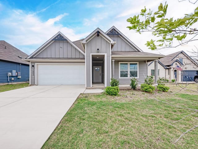 1002 Austin Bayou Dr