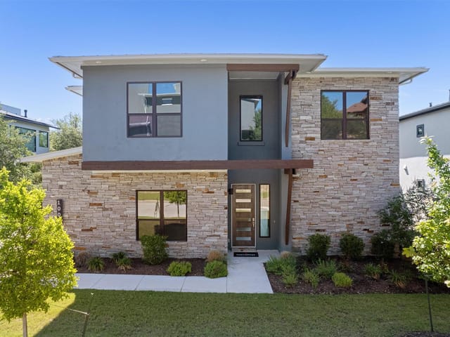 1002 Barrie DR