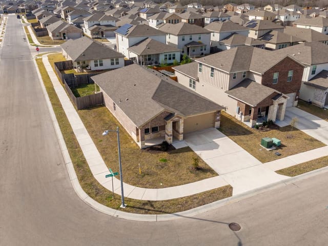 1003 Round Bale Rd