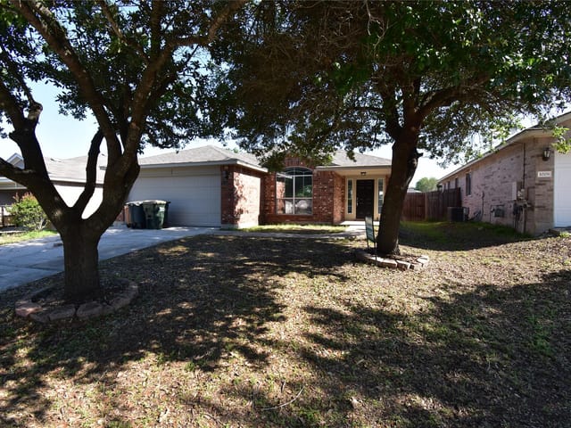 1004 Grey Castle Dr