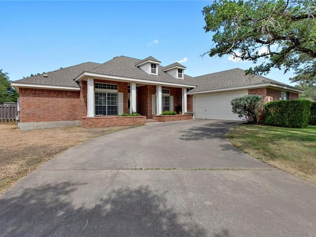 101 Legend Oaks DR