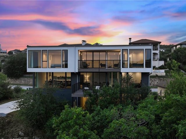 1010 Barrie Dr