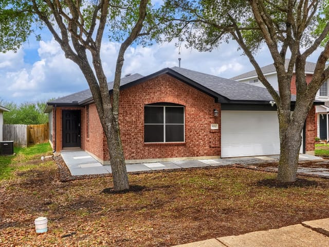 1011 Shadow Creek BLVD