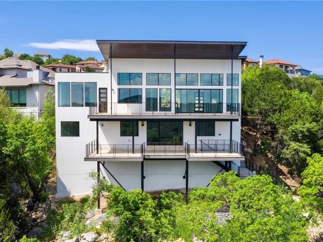 1016 Barrie Dr