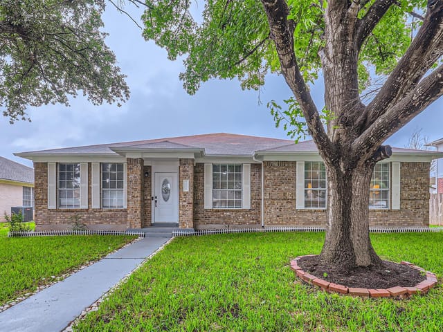 1016 Thackeray Ln