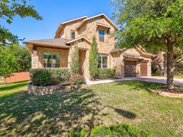 1020 Winding Way DR
