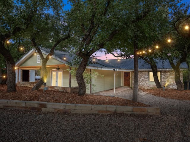 10204 Oak Grove Cir