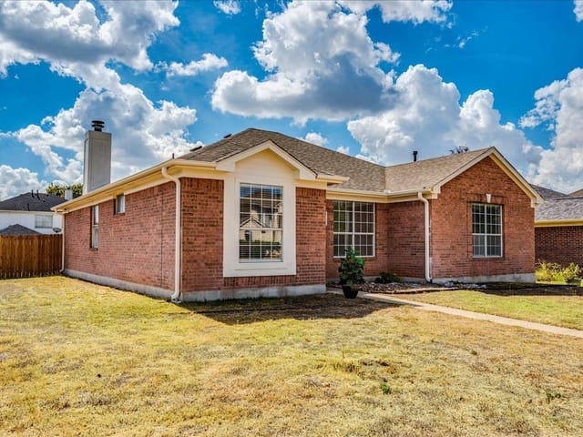 1021 Black Locust Dr W