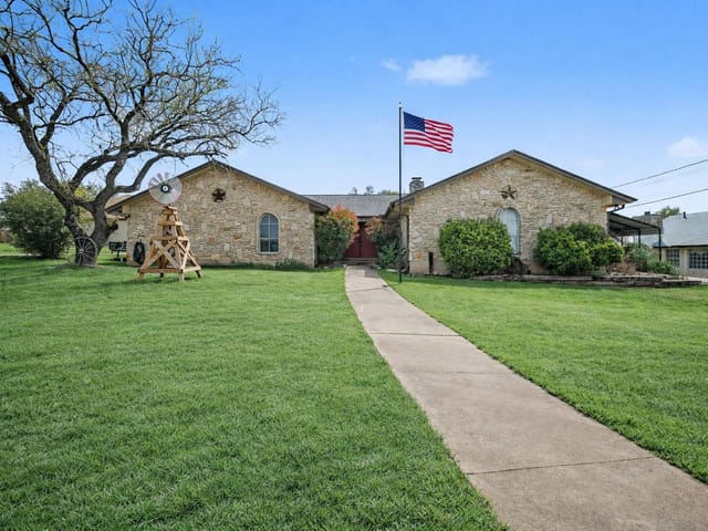 103 Oak Ridge CIR
