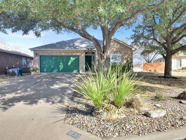 1030 Disraeli CIR