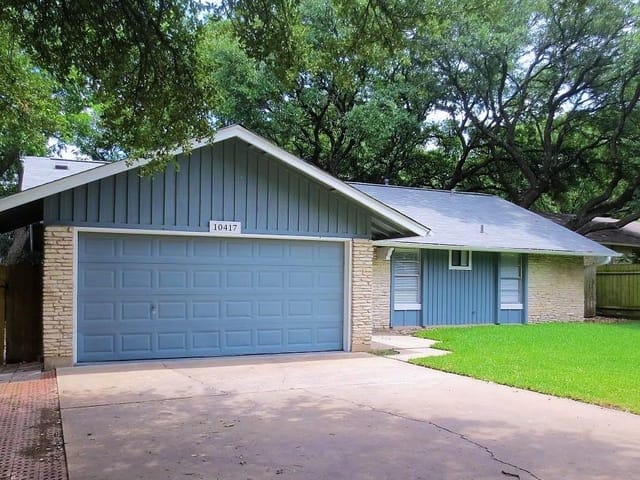 10417 Firethorn Ln