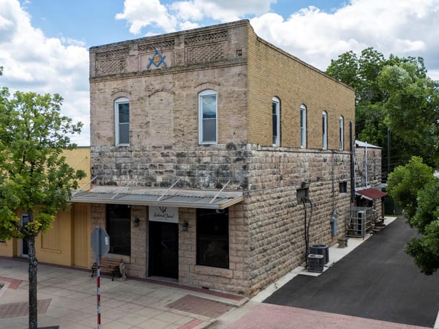 107 W Center ST