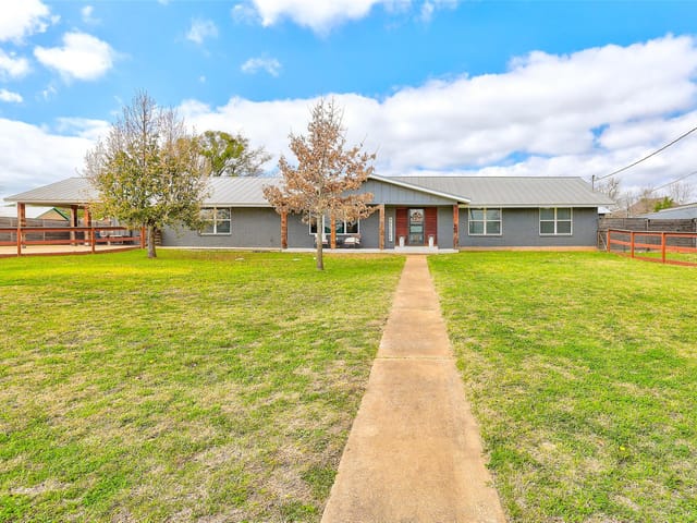 109 High Gabriel Dr