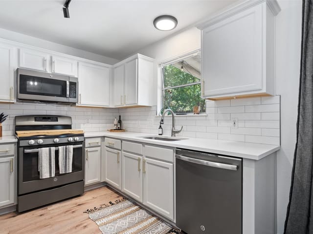 109 Wisteria Dr