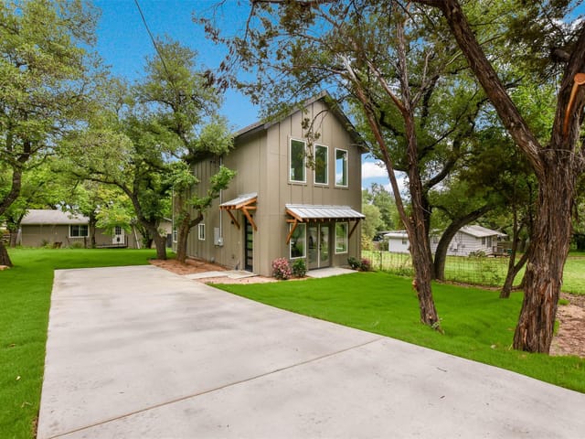 10901 W Lakeview DR