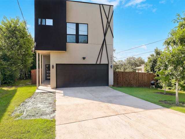 10903 Elm ST