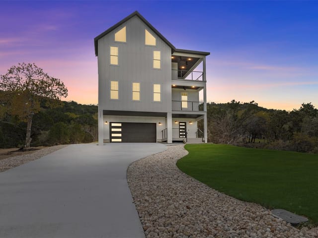 11005 Beach Rd