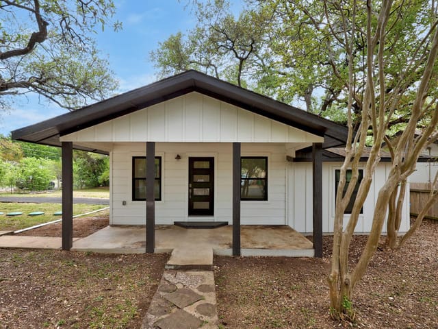 11013 Travis DR