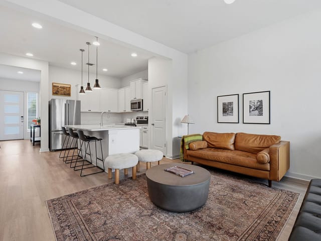 1102 Showbox St