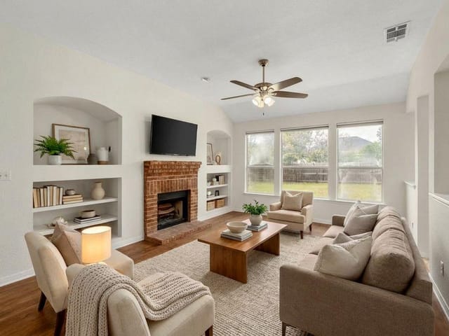 1105 Woodview DR