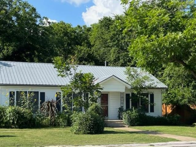 1106 Austin St