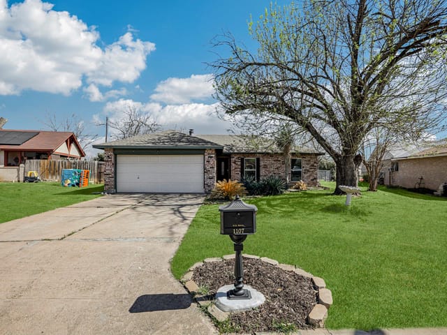 1107 Long Meadow Dr