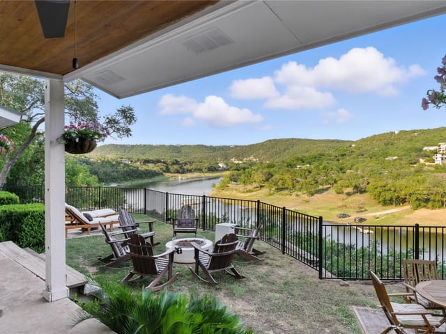 11103 Lakeside Dr