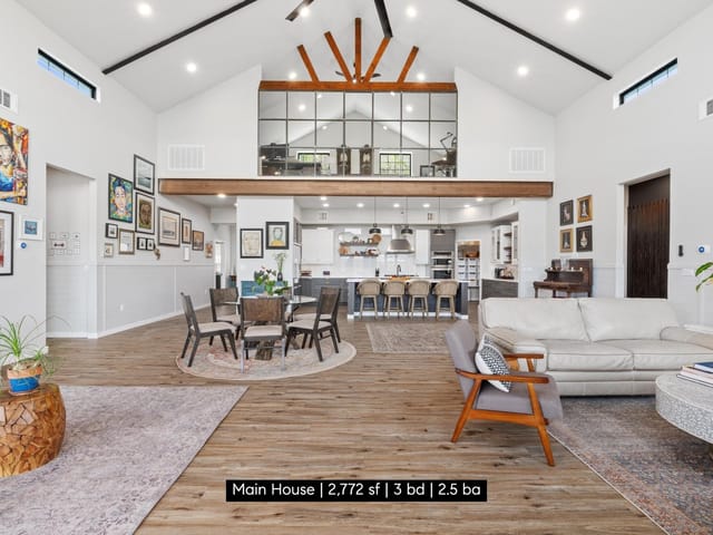 11104 Trails End RD