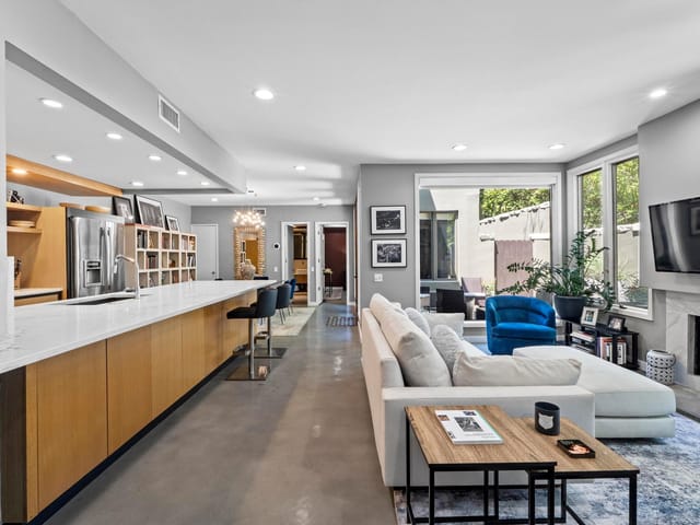 1111 W 12th St Unit #102