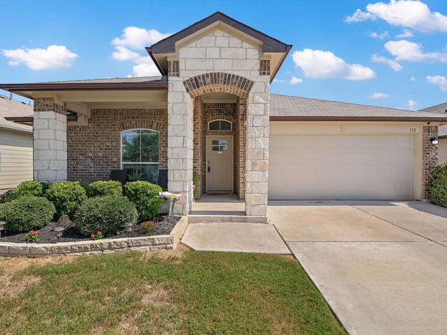 112 Groves LN